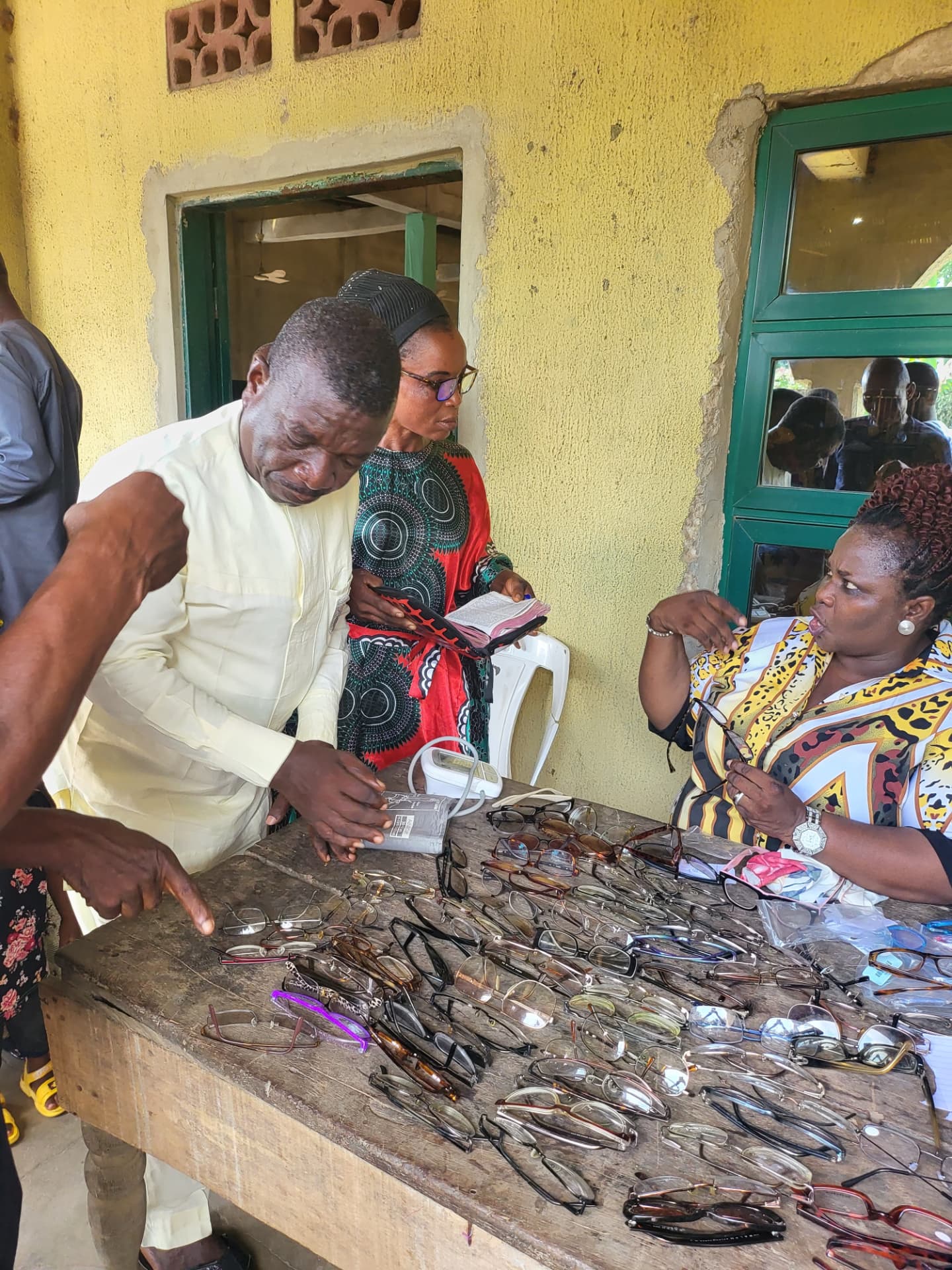 Eyeglass Distribution